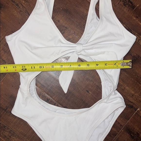 Cute beach outfit bundle white cheeky swimsuit - Picture 8 of 14